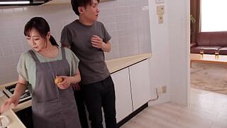 If I find out that I'm a virgin, my step daughter might hate me.Even though I had a girlfriend for the first time, Noboru gives in to the temptation of Yuu, Kanna's step mother. First kiss and first blowjob that I've never done with Kanna... Even vagina